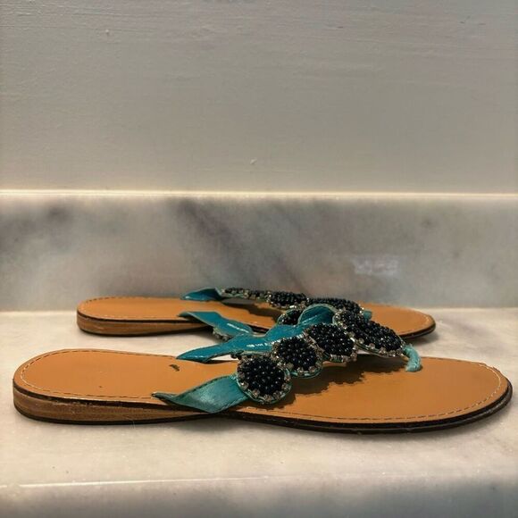 Madeline Stuart Coy Embellished Floral T-Strap Flip Flops Blue & Tan Size 10M - Picture 2 of 5